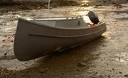 How to Hook Up a Fuel Tank to an Outboard Motor