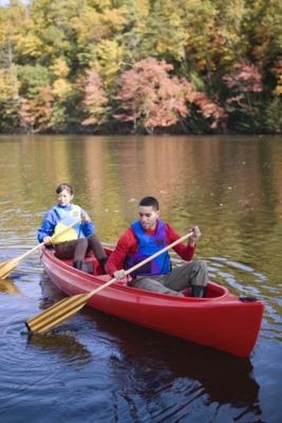 How to Identify the Front and Back of a Canoe